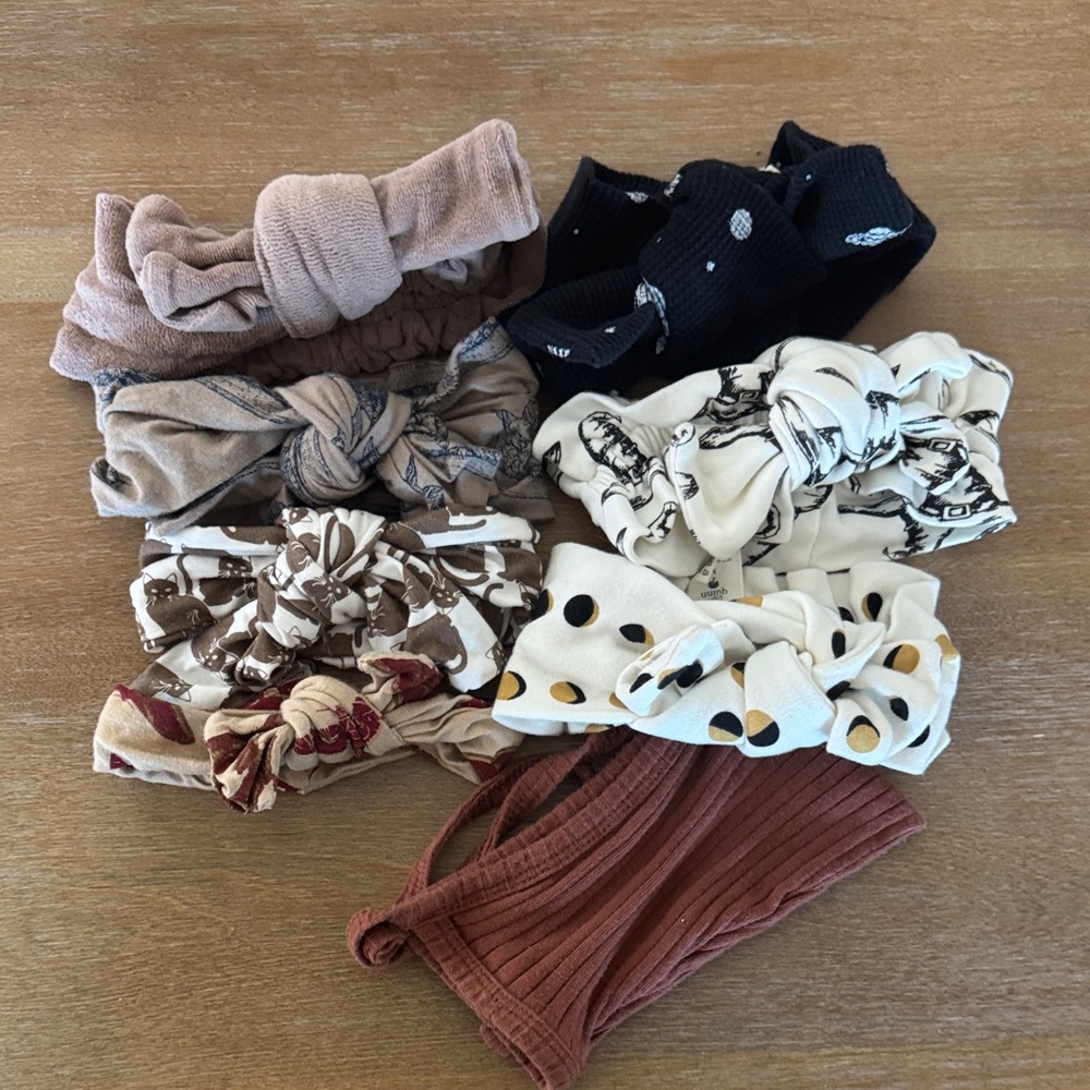 Kate Quinn assorted bows and hat